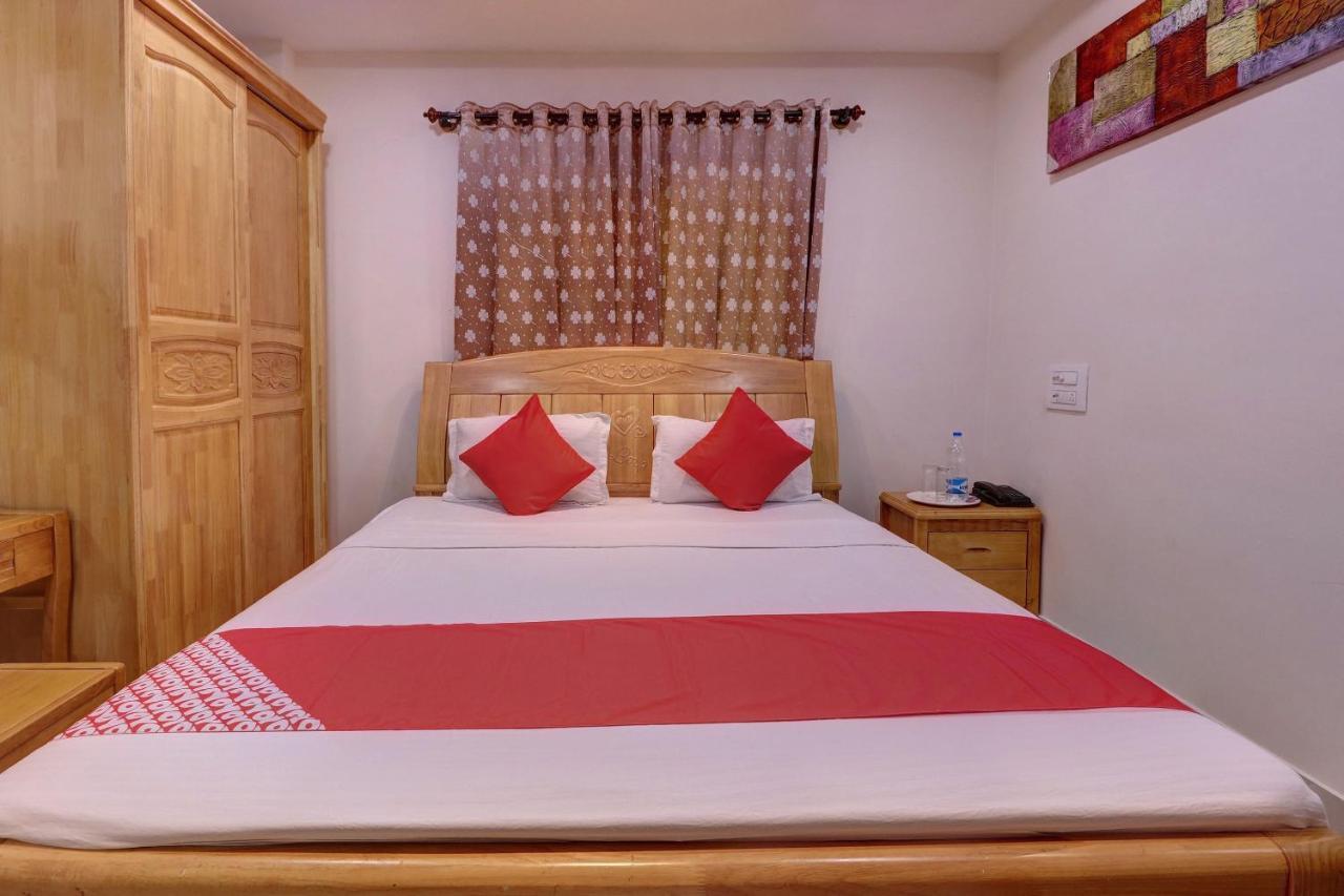 Oyo 24245 Dv Residency Hotel Bhadravati Luaran gambar