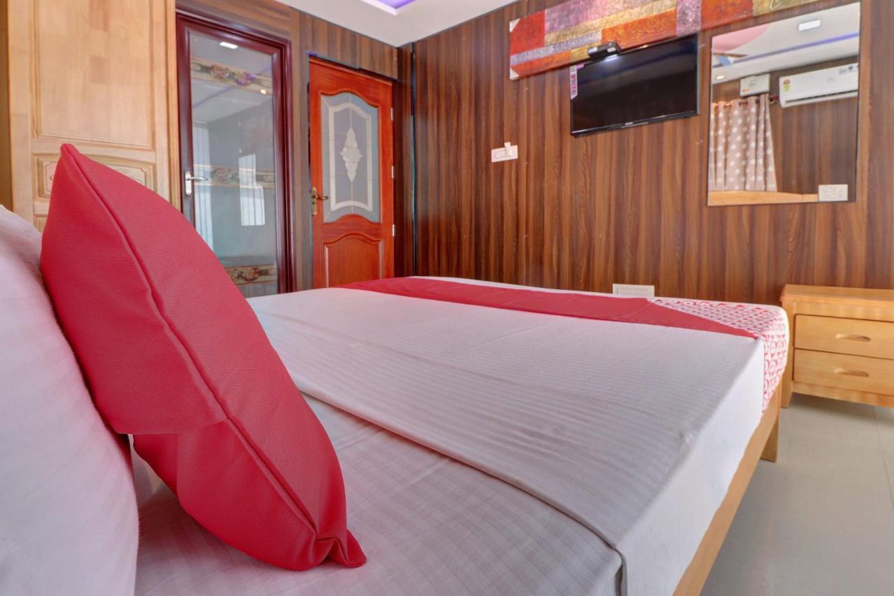 Oyo 24245 Dv Residency Hotel Bhadravati Luaran gambar