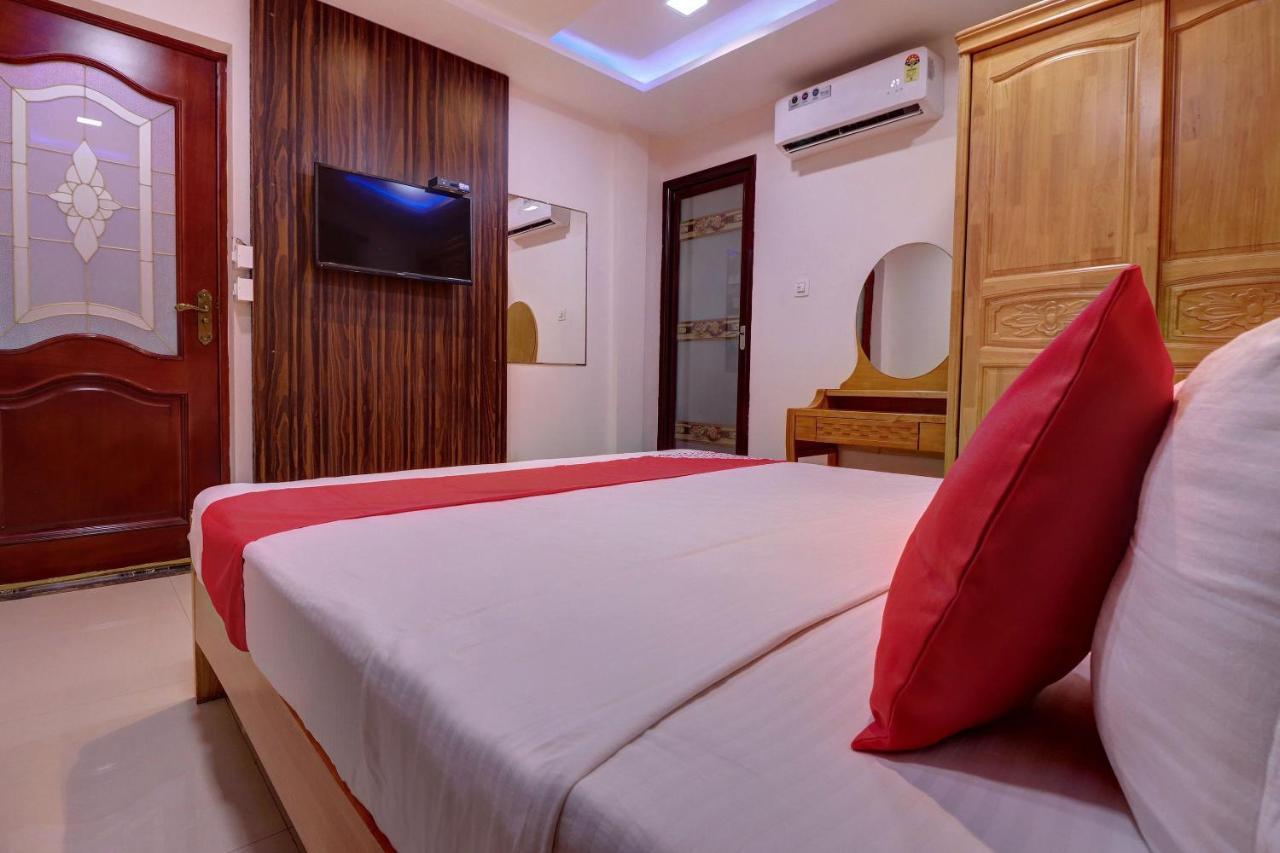 Oyo 24245 Dv Residency Hotel Bhadravati Luaran gambar