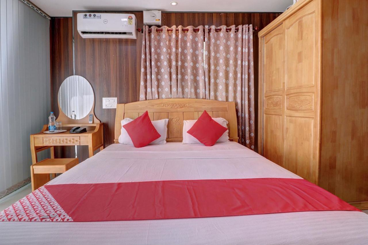 Oyo 24245 Dv Residency Hotel Bhadravati Luaran gambar