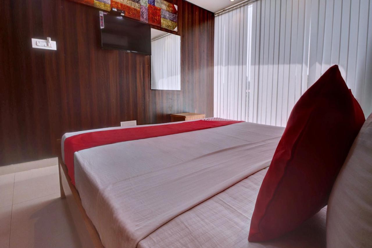 Oyo 24245 Dv Residency Hotel Bhadravati Luaran gambar