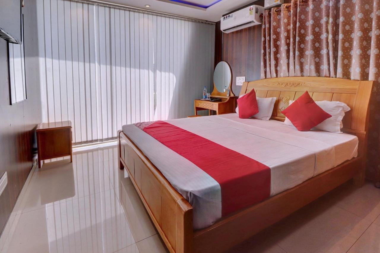 Oyo 24245 Dv Residency Hotel Bhadravati Luaran gambar