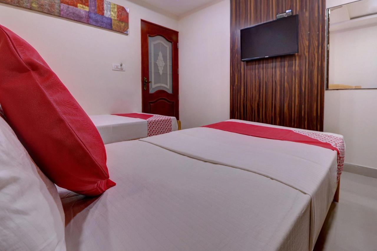 Oyo 24245 Dv Residency Hotel Bhadravati Luaran gambar