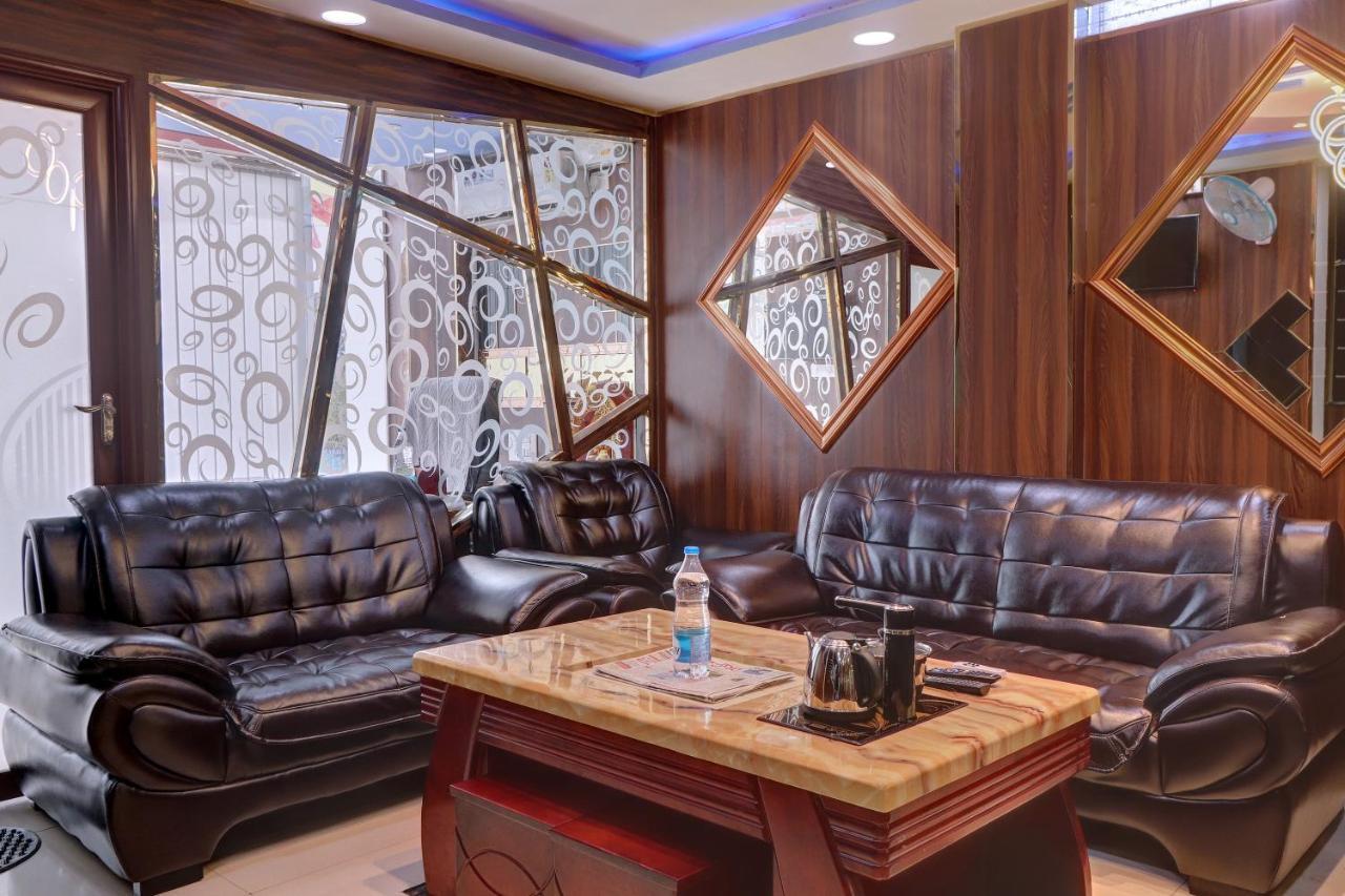 Oyo 24245 Dv Residency Hotel Bhadravati Luaran gambar