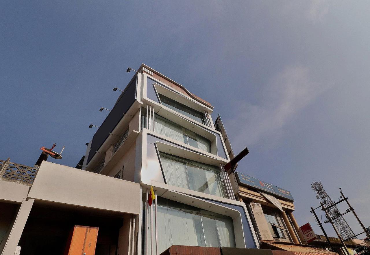 Oyo 24245 Dv Residency Hotel Bhadravati Luaran gambar