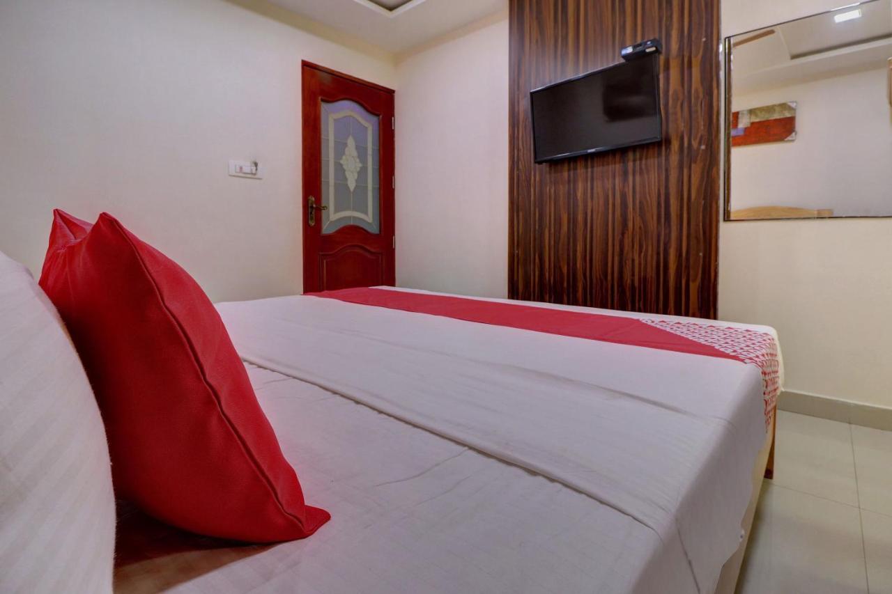 Oyo 24245 Dv Residency Hotel Bhadravati Luaran gambar