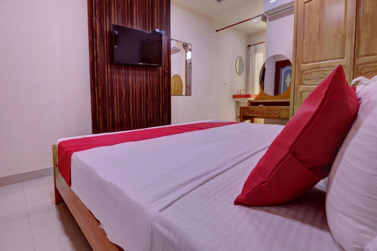 Oyo 24245 Dv Residency Hotel Bhadravati Luaran gambar